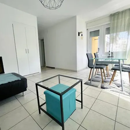 5 Urban-chic Apartment
